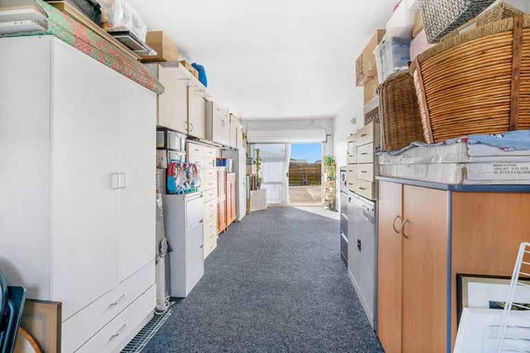 Photo of property in 2/56 Archibald Road, Kelston, Auckland, 0602