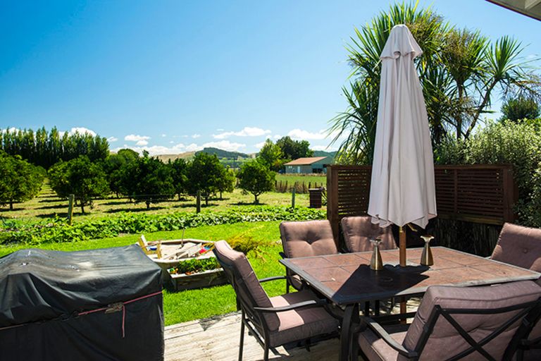 Photo of property in 17 Cemetery Road, Patutahi, Gisborne, 4072