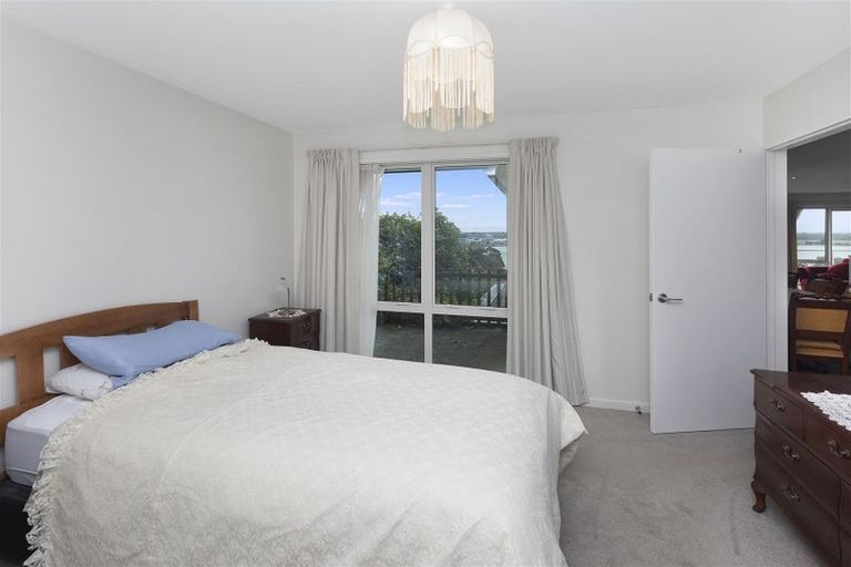 Photo of property in 19 The Brae, Mount Pleasant, Christchurch, 8081