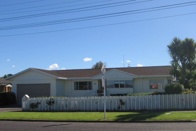 Photo of property in 5 Hinekohu Street, New Lynn, Auckland, 0600
