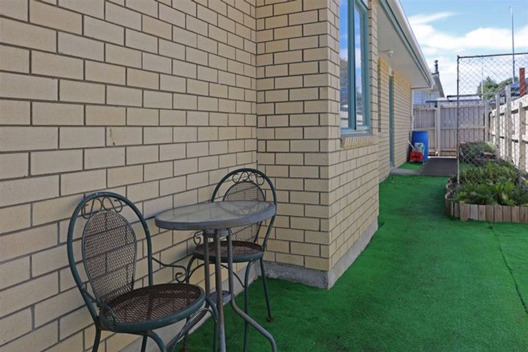 Photo of property in 1 Poinsettia Place, Henderson, Auckland, 0610