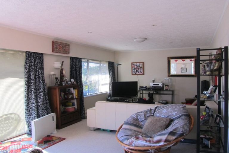 Photo of property in 1/36 Saddleback Rise, Murrays Bay, Auckland, 0630