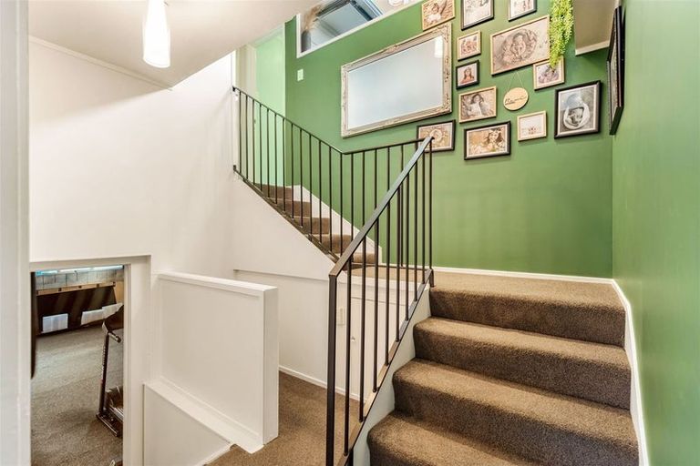 Photo of property in 93 Oreil Avenue, West Harbour, Auckland, 0618