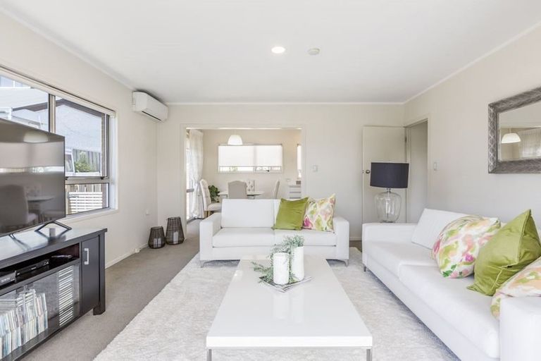 Photo of property in 1/14 Beechwood Road, Rothesay Bay, Auckland, 0630