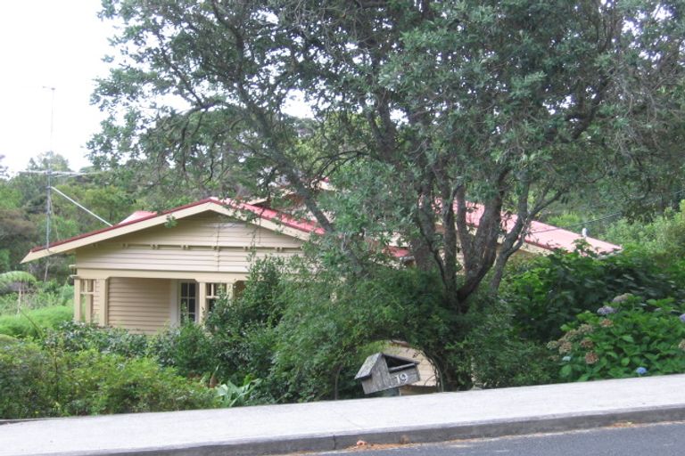 Photo of property in 19 Island Bay Road, Beach Haven, Auckland, 0626