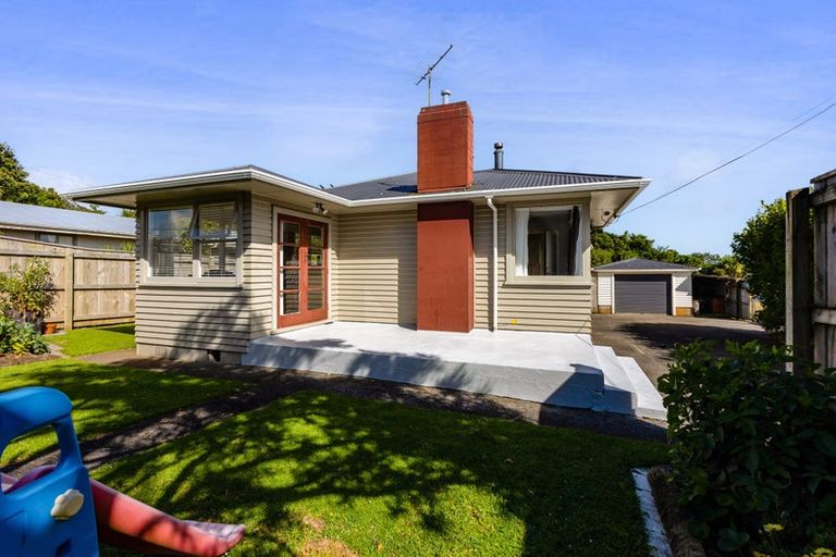 Photo of property in 28 Old South Road, Okato, 4335