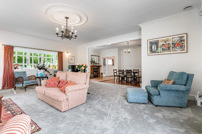 Photo of property in 26 Kiwi Esplanade, Mangere Bridge, Auckland, 2022