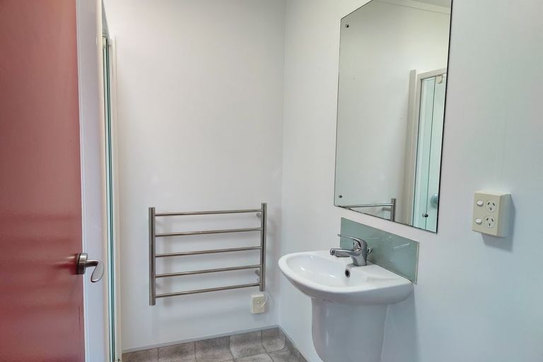 Photo of property in 3 Kelvin Grove, Te Aro, Wellington, 6011