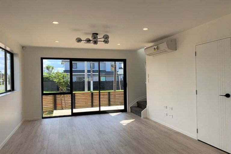 Photo of property in 1/103 Flanshaw Road, Te Atatu South, Auckland, 0610