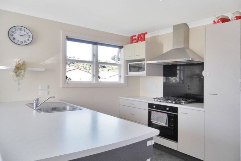 Photo of property in 51 Oregon Drive, Maoribank, Upper Hutt, 5018