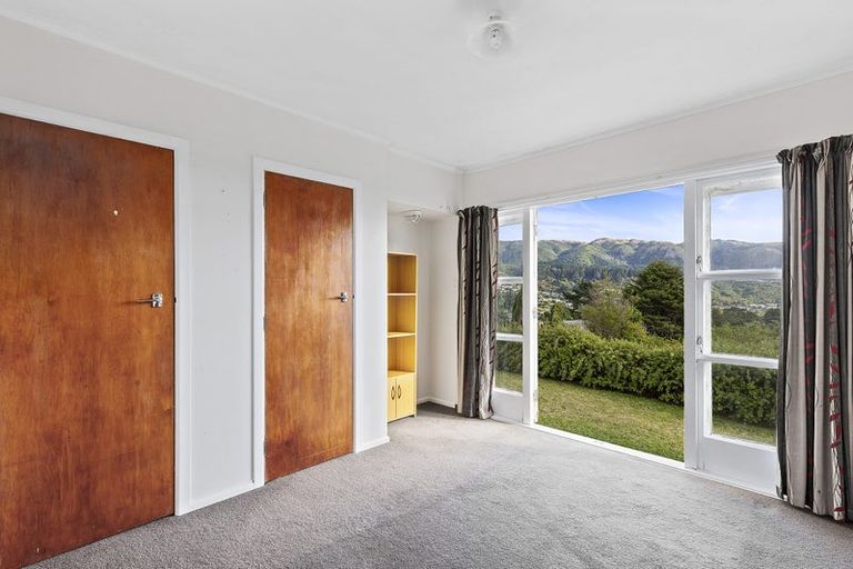 Photo of property in 34 Raroa Terrace, Tawa, Wellington, 5028
