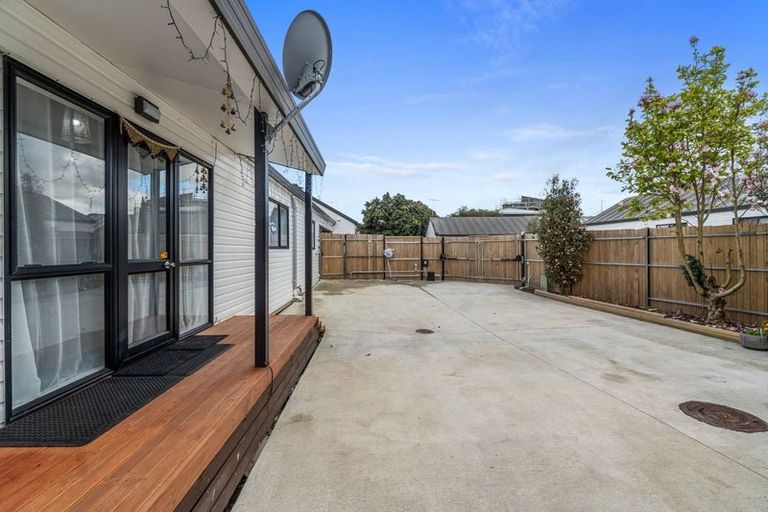 Photo of property in 2/220 Great South Road, Takanini, 2112