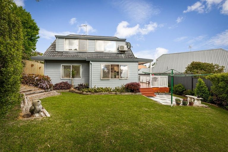 Photo of property in 1/12 Ballini Rise, West Harbour, Auckland, 0618