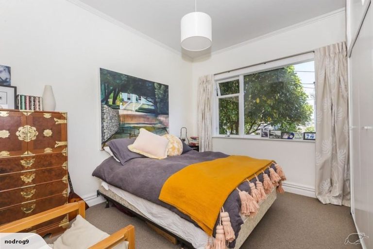Photo of property in 5 Stafford Street, Mount Victoria, Wellington, 6011