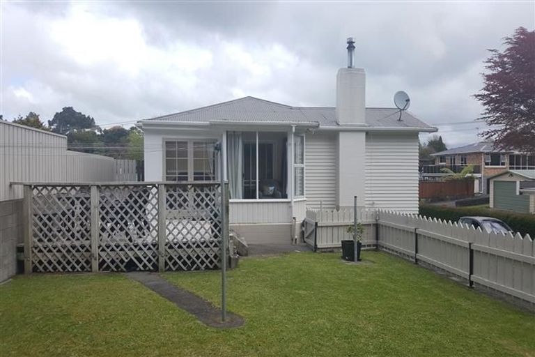 Photo of property in 5 Hillside Crescent, Westown, New Plymouth, 4310