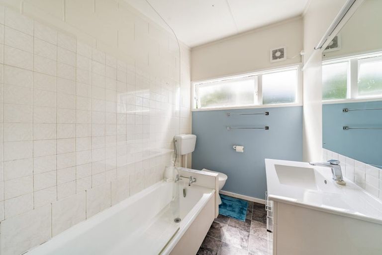 Photo of property in 4/23 Collins Avenue, Tawa, Wellington, 5028