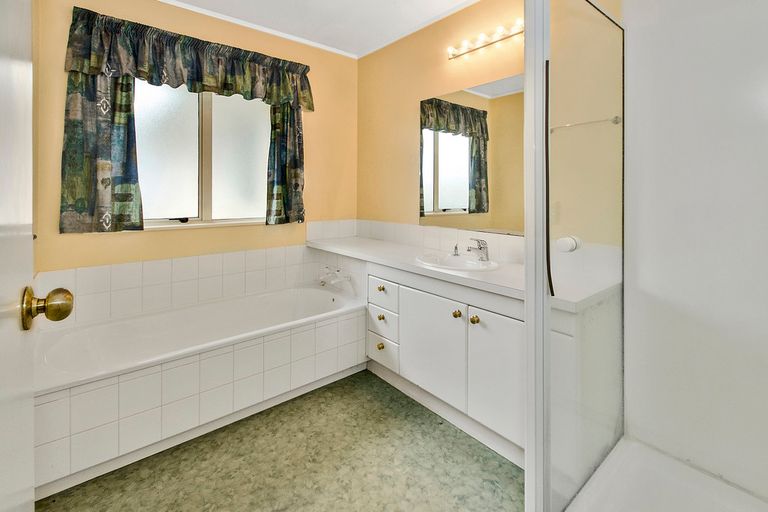 Photo of property in 3 Gairloch Place, Wattle Downs, Auckland, 2103