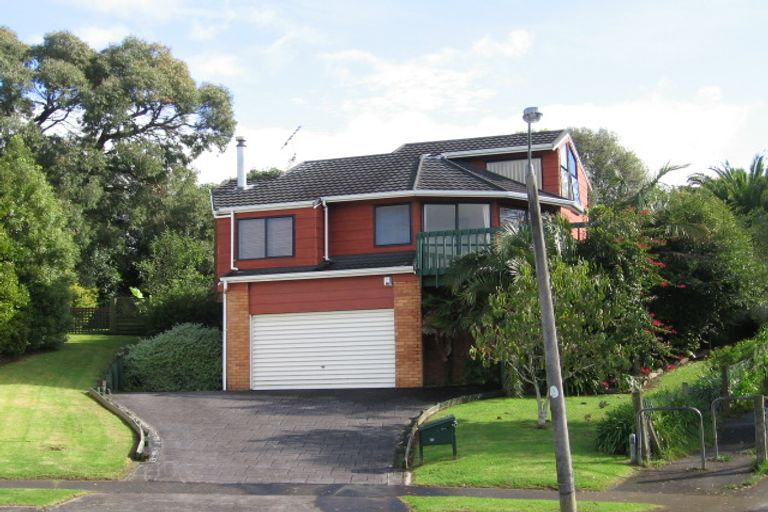 Photo of property in 16 Yarra Place, Botany Downs, Auckland, 2010