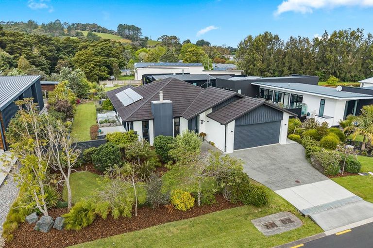 Photo of property in 18 Awanui Crescent, Matakana, 0985