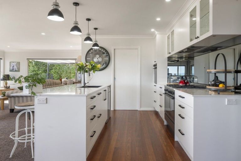 Photo of property in 18 Peregrine Place, Kinloch, Taupo, 3377