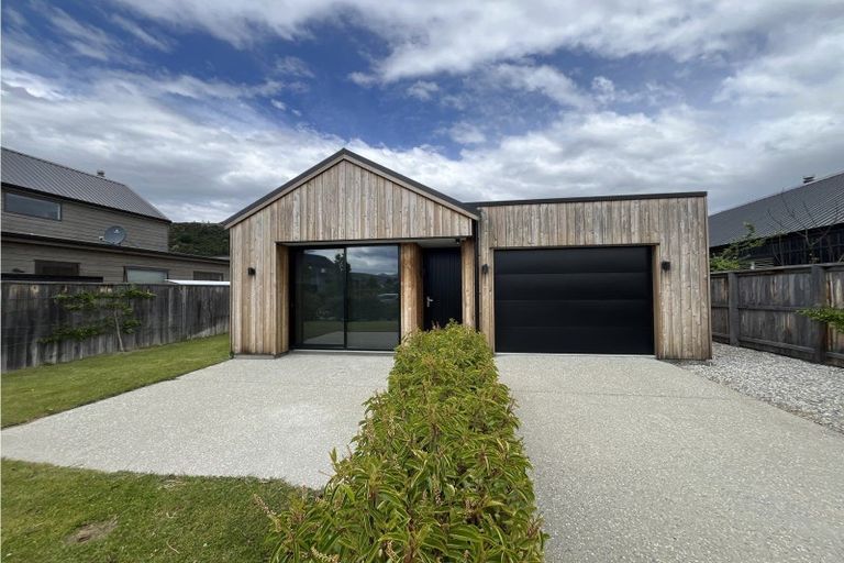 Photo of property in 6 Glen Dene Crescent, Wanaka, 9305
