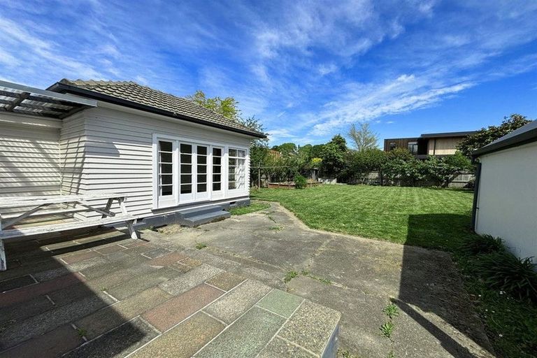 Photo of property in 39 Straven Road, Riccarton, Christchurch, 8011