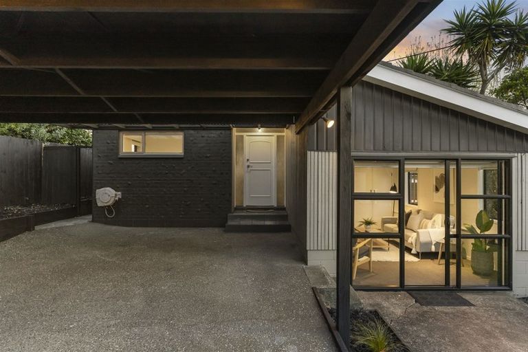 Photo of property in 68 Roberts Road, Glenfield, Auckland, 0629
