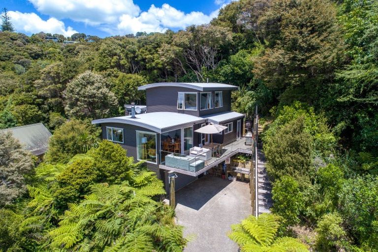 Photo of property in 18 Victoria Road South, Onetangi, Waiheke Island, 1081