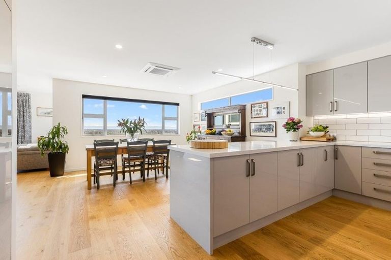 Photo of property in 28 Woodlau Rise, Huntsbury, Christchurch, 8022