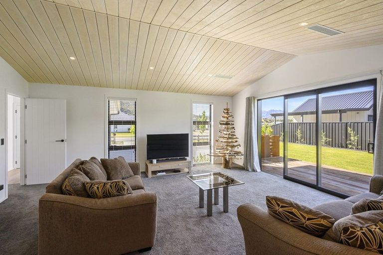 Photo of property in 23 Kingfisher Crescent, Albert Town, Wanaka, 9305