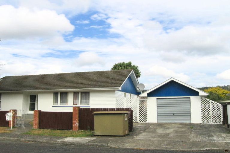 Photo of property in 35 Whirinaki Crescent, Heretaunga, Upper Hutt, 5018