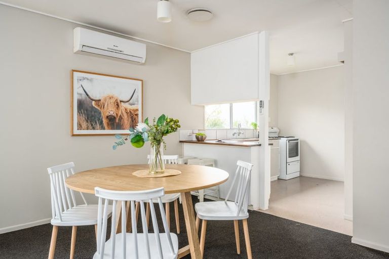 Photo of property in 32 Thurleigh Grove, Karori, Wellington, 6012