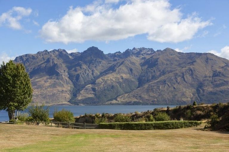Photo of property in 5 Scenic Drive, Drift Bay, Queenstown, 9371