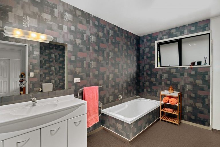 Photo of property in 42 Sunhaven Cove, Cromwell, 9310