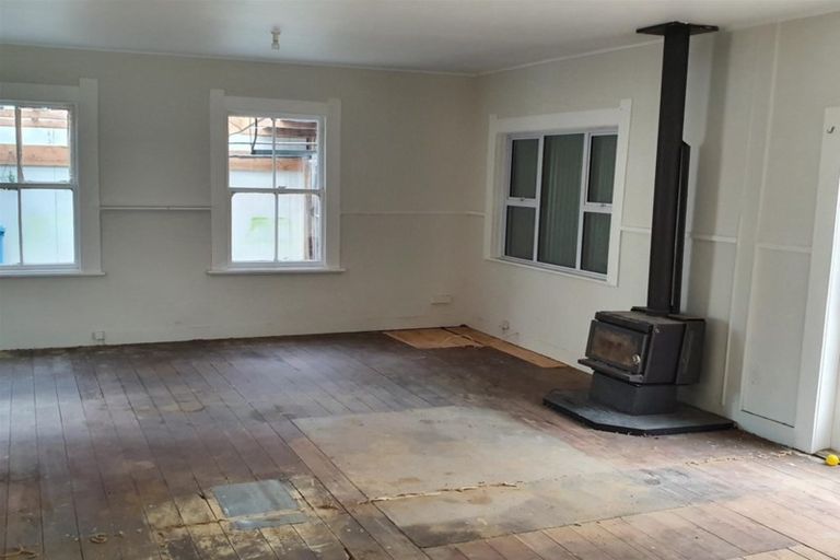 Photo of property in 73 Kapuni Street, Manaia, 4612