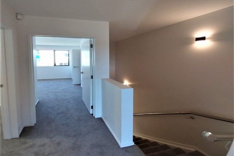 Photo of property in 26 Morihana Close, Glen Eden, 0602