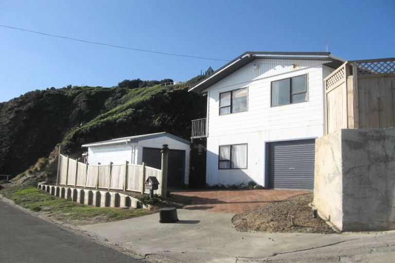 Photo of property in 30 Lambley Road, Titahi Bay, Porirua, 5022