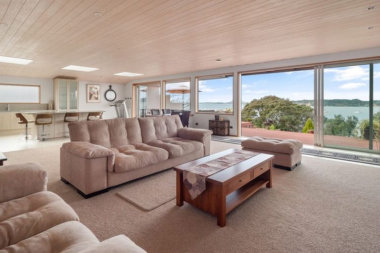 Photo of property in 69 Omokoroa Road, Omokoroa, 3114