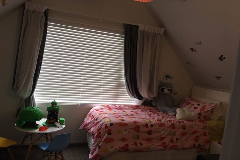 Photo of property in 2/52 Crofton Road, Harewood, Christchurch, 8051