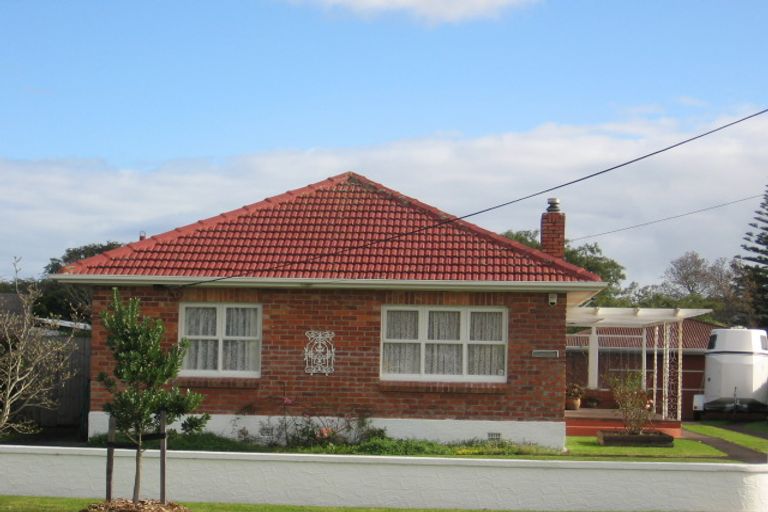 Photo of property in 10 Peachgrove Road, Te Atatu Peninsula, Auckland, 0610