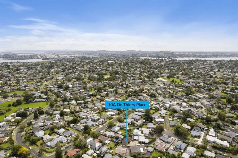 Photo of property in 10a De Thiery Place, Pakuranga Heights, Auckland, 2010