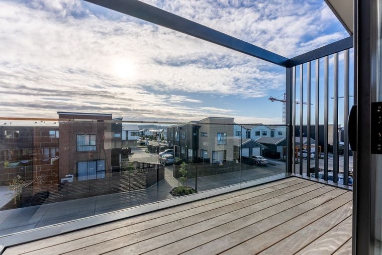 Photo of property in 17/1 Scott Road, Hobsonville, Auckland, 0616