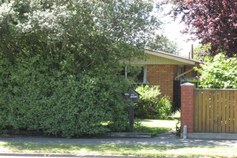 Photo of property in 76 Avonhead Road, Avonhead, Christchurch, 8042
