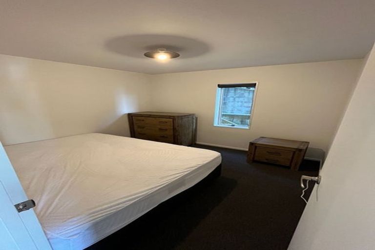 Photo of property in 46 Wynyard Crescent, Fernhill, Queenstown, 9300