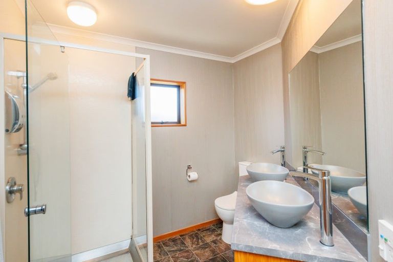 Photo of property in 96 John F Kennedy Drive, Milson, Palmerston North, 4414