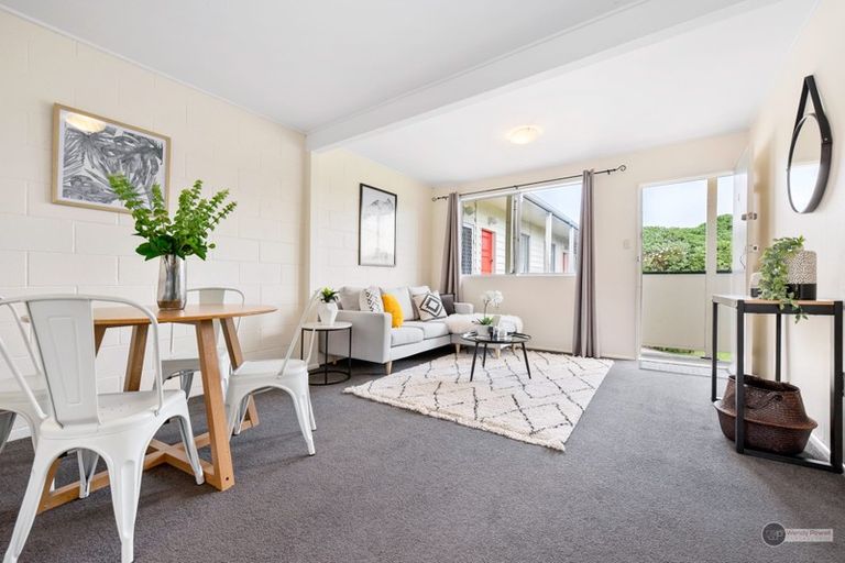 Photo of property in 8/19 Pirie Crescent, Moera, Lower Hutt, 5010