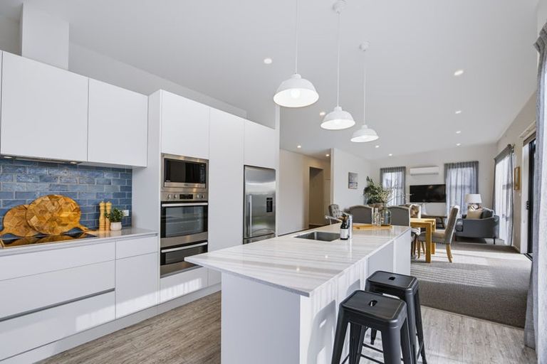 Photo of property in 5 Kotare Drive, Waiwhakaiho, New Plymouth, 4312