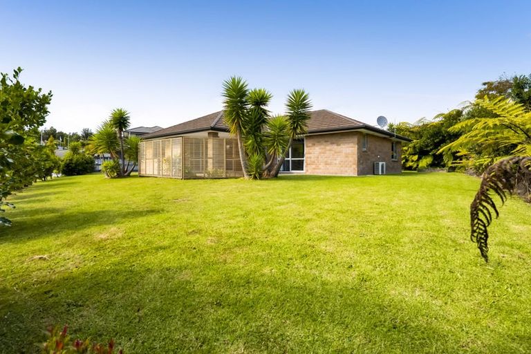 Photo of property in 17 Heta Road, Highlands Park, New Plymouth, 4312