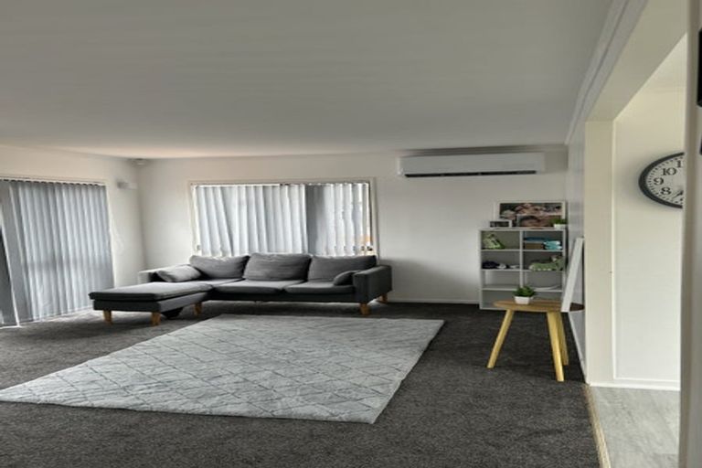 Photo of property in 9 Massine Place, Randwick Park, Auckland, 2105