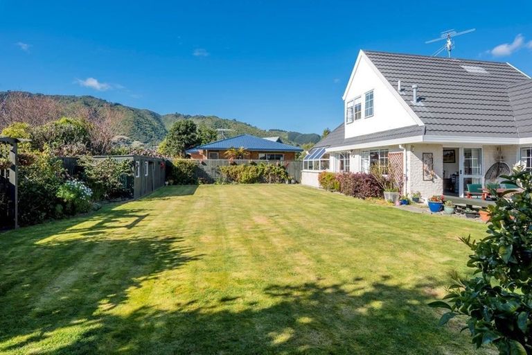 Photo of property in 32 Andrew Street, Waikanae, 5036